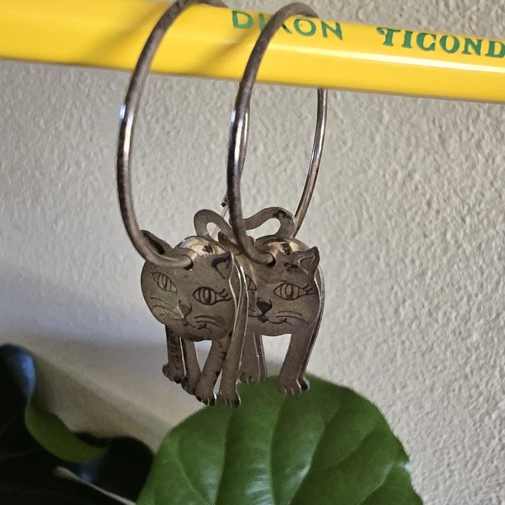 Esterling Silver Dangle Cat Earrings‎